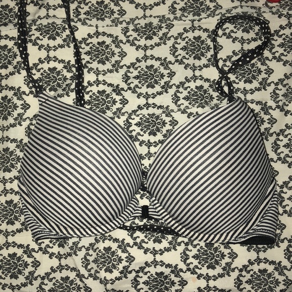Victoria’s Secret Bras - Picture 5 of 8
